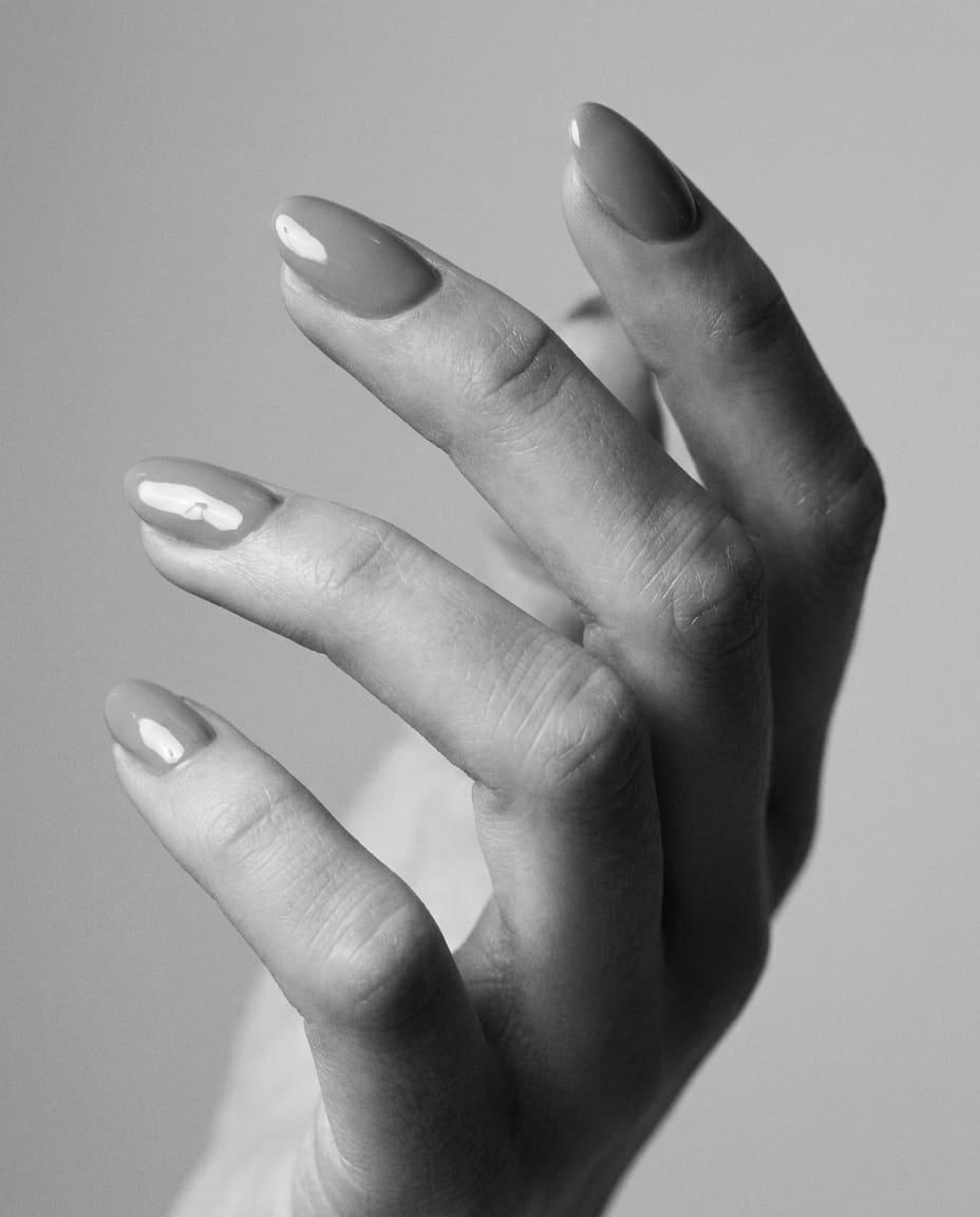 Fotografia editorial ilustrando o serviço Manicure Sculptée